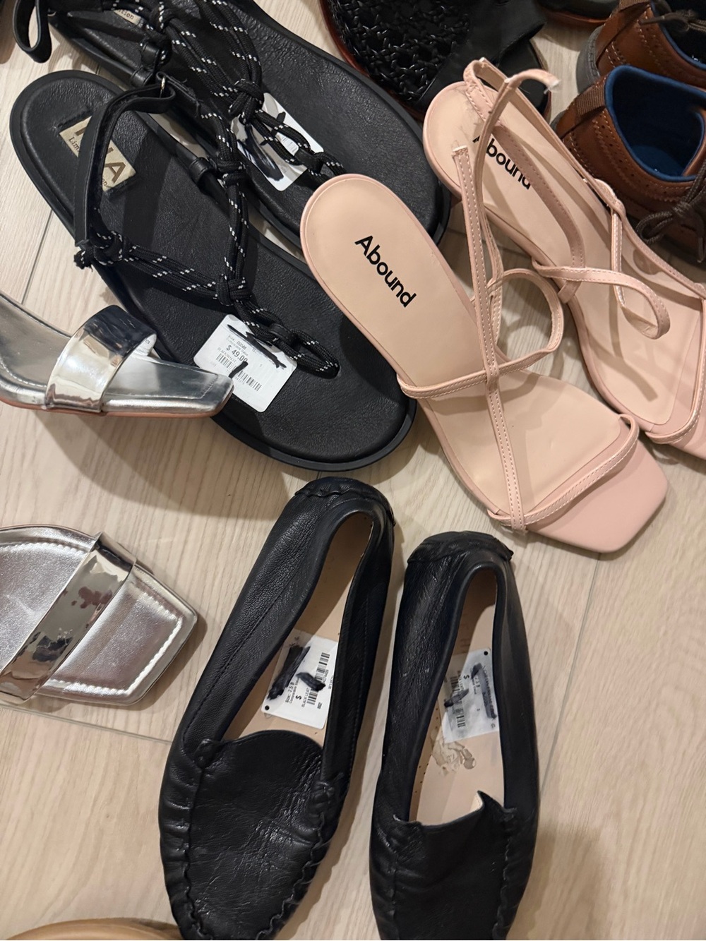FLAWED 45 pairs Nordstrom shoe pallet! - Picture 9 of 16